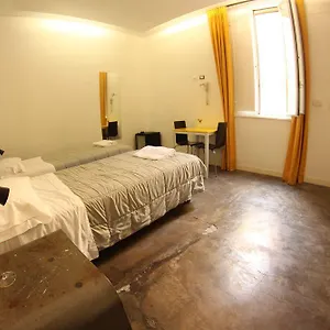The Yellow - Hotel